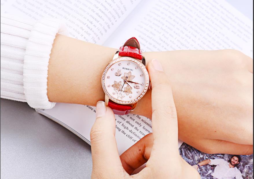 6 Benefits of Customizing Women’s Quartz Watches