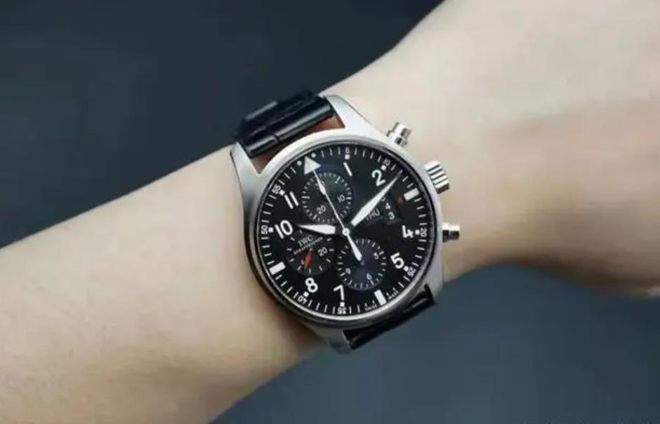 How Long Do Men's Quartz Watches Last? Men's Quartz Watch Wearing