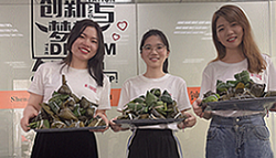 Contest of making zongzi to celebrate the Dragon Boat Festival