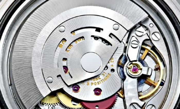 What is the difference between Swiss movement watches and Japanese movement watches?