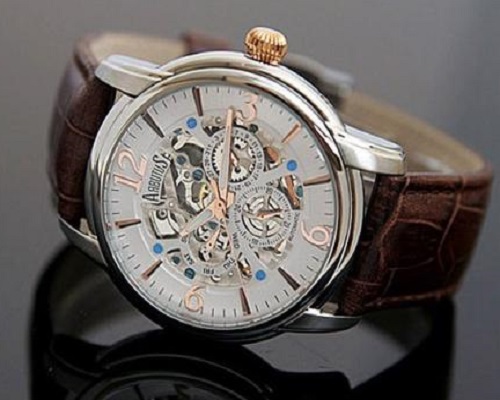What is the power source of the mechanical watch? Why is it not going?