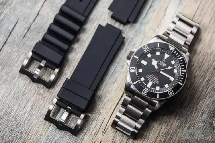 characteristics of diving watches