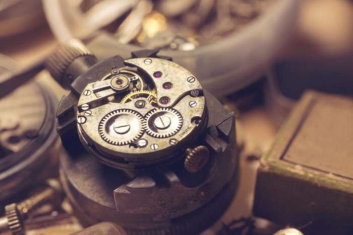 The difference between a quartz watch and a mechanical watch